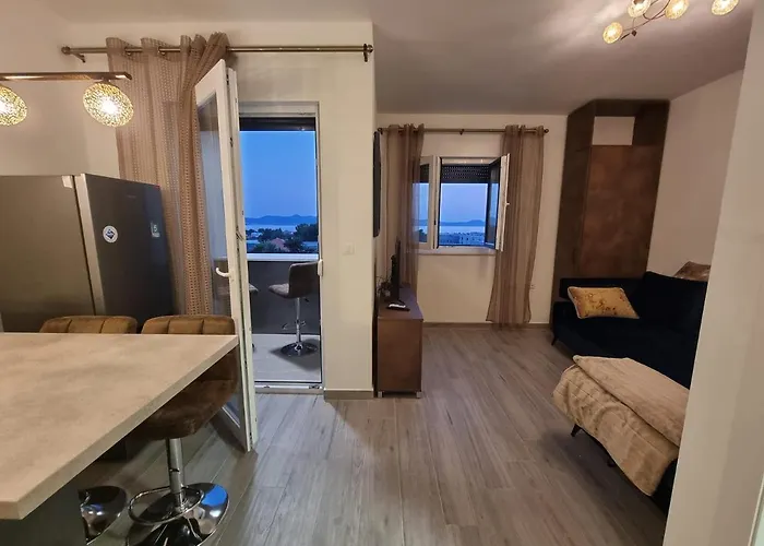 Beautifull Bell With Balcony And Sea View In * Zadar