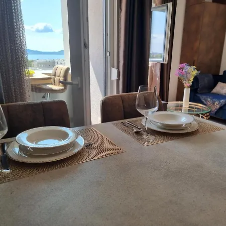 Beautifull Bell With Balcony And Sea View In זאדאר