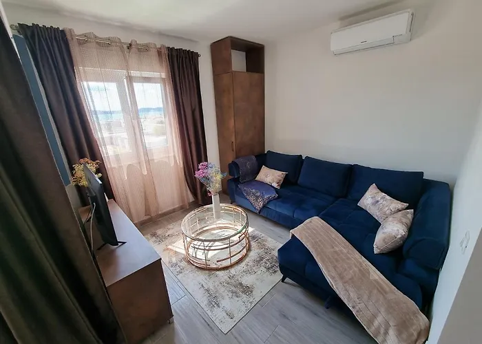 Beautifull Bell With Balcony And Sea View In זאדאר