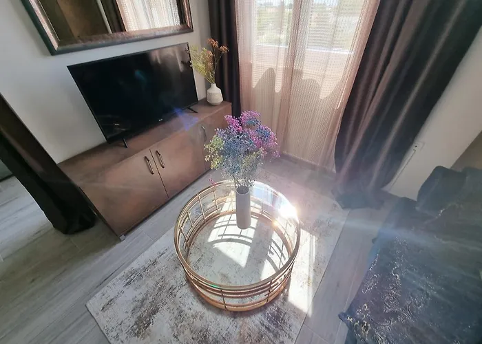 Beautifull Bell With Balcony And Sea View In דירה זאדאר